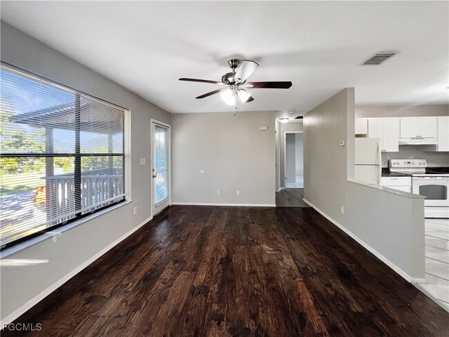 Building Photo - 8350 Wren Rd