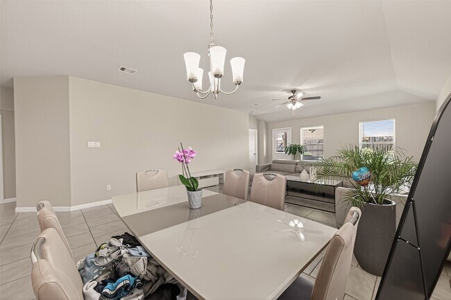 Building Photo - 18306 Pelham Holw Trl