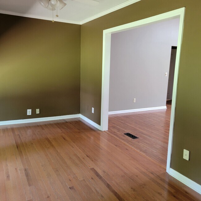 Building Photo - 110 Hilton Ln