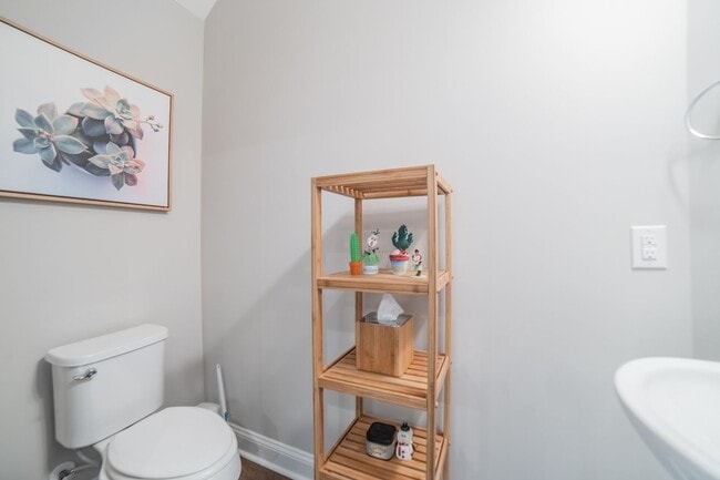 Building Photo - Coming Available! 3 Bedroom, 2.5 Bath Townhome!