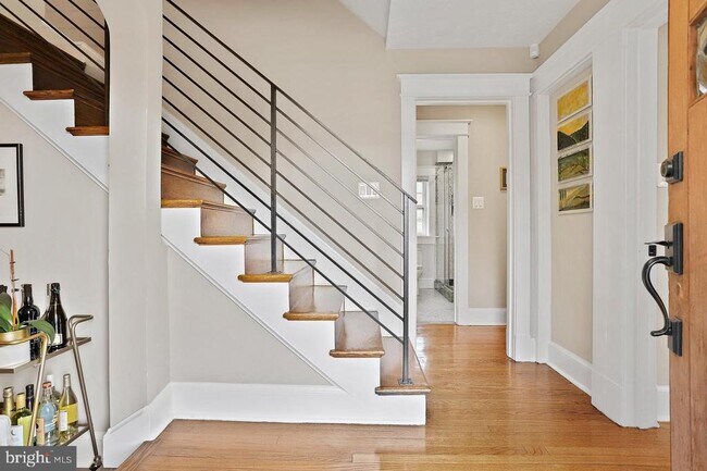 Building Photo - 2347 S Arlington Ridge Rd