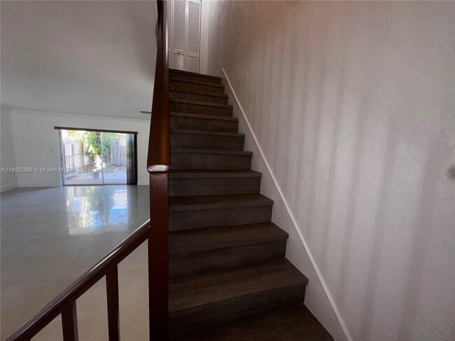 Building Photo - 8405 SW 137th Ave