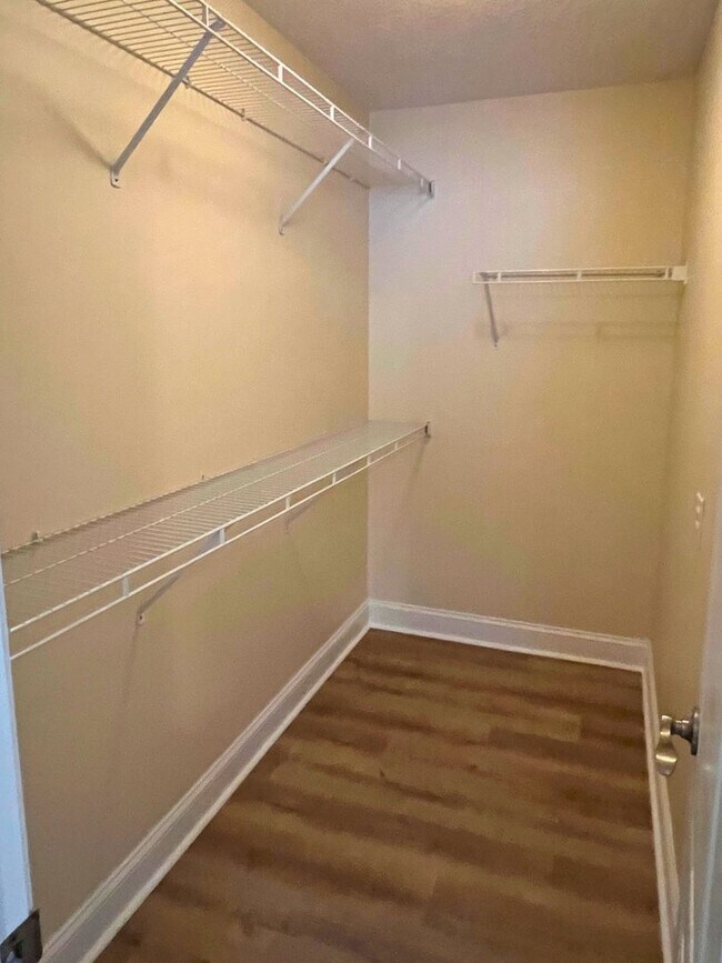 Building Photo - Updated 3/2 close to I95