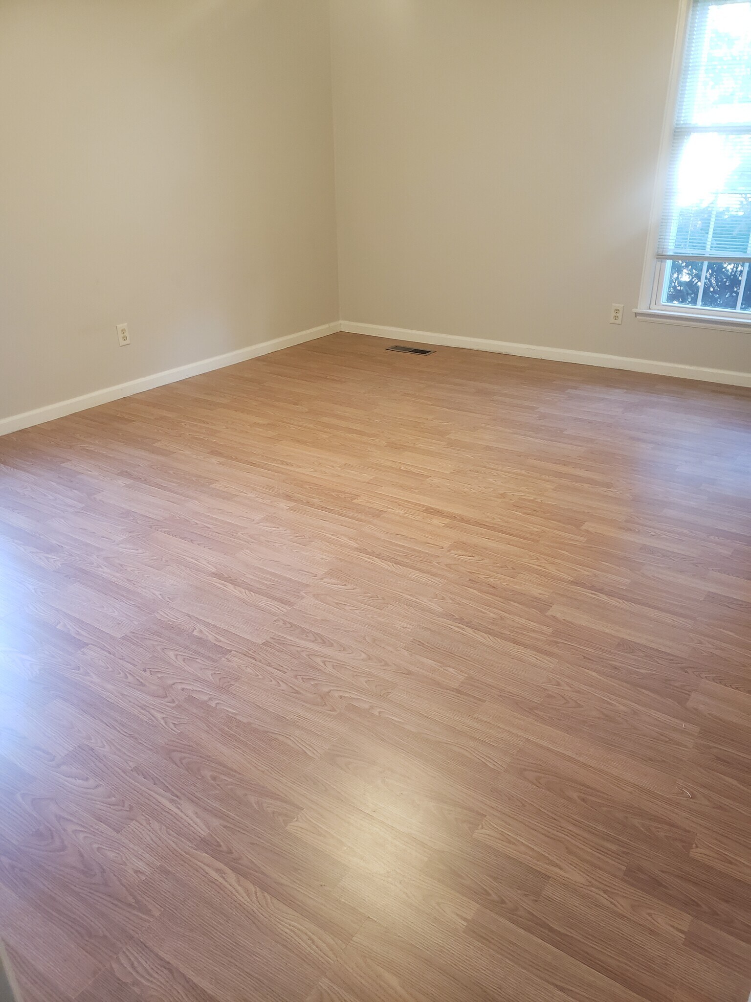 BR 1 - new floor - 1319 W Daytona Dr