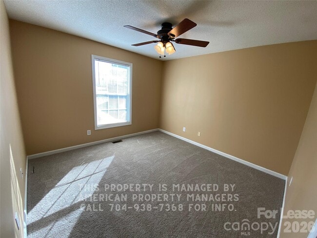 Building Photo - 318 Kimball St