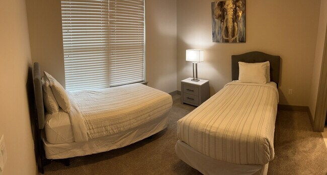 Building Photo - 5655 Carnegie Blvd