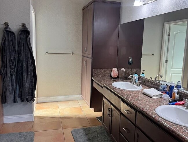 Building Photo - 9653 Denhart Ave