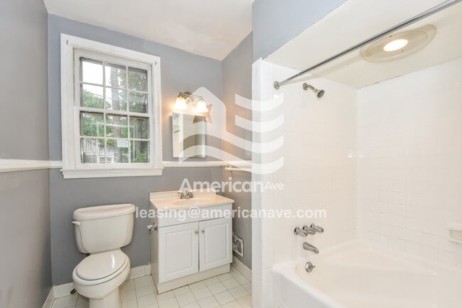 Building Photo - 300 Summerlea Dr