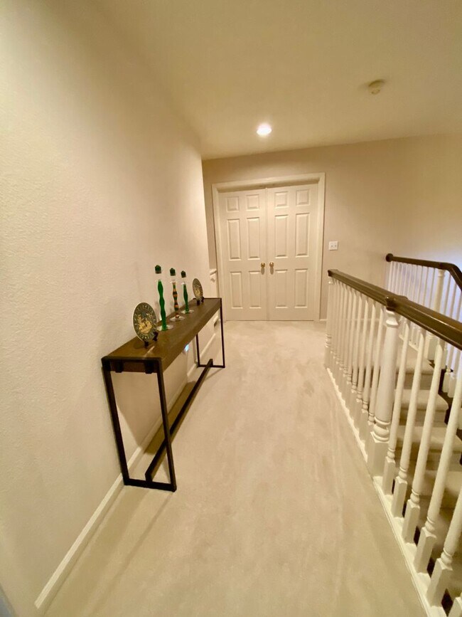 Building Photo - Fully Furnished Single-Family Home in San ...