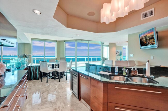Building Photo - 101 S Fort Lauderdale Beach Blvd