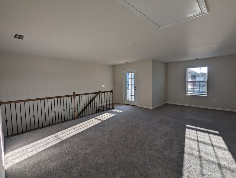 Building Photo - Room in Single Family Home on Kennerly Ctr Dr
