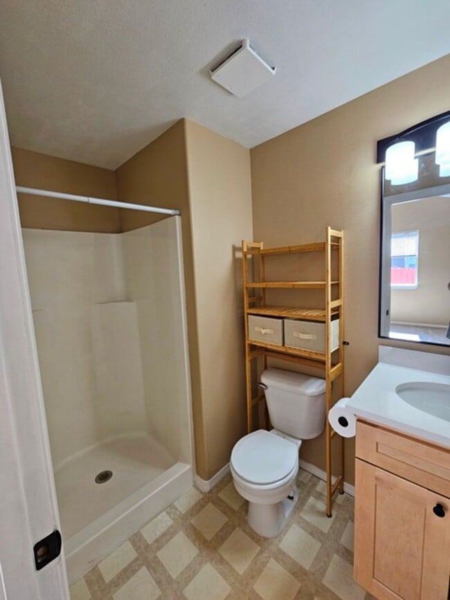 Building Photo - 3Bd/2Ba Single Story Home-Available to View!