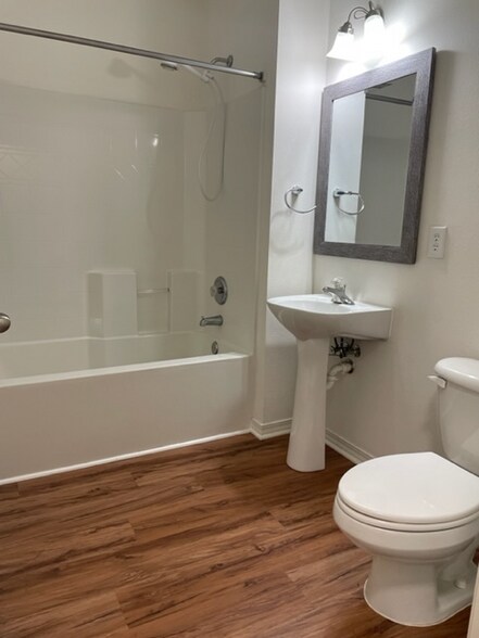 Building Photo - 4672 Crossing Ct