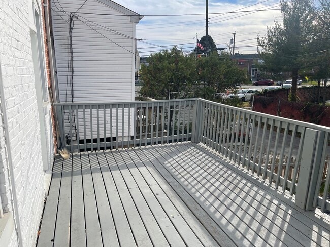 Building Photo - 5804 Halwyn Ave