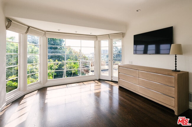 Building Photo - 4217 Cromwell Ave