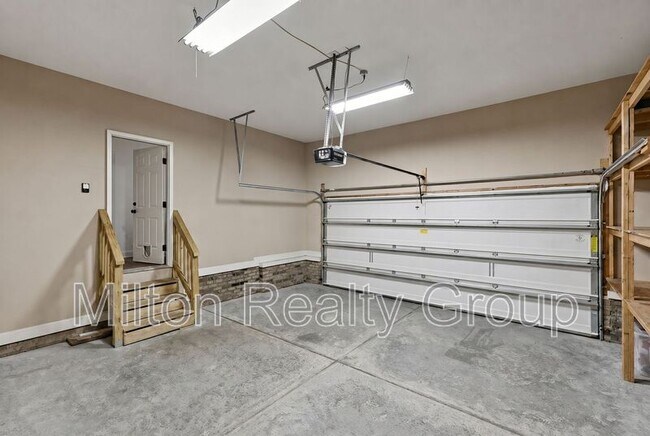Building Photo - 80 Valor Cir