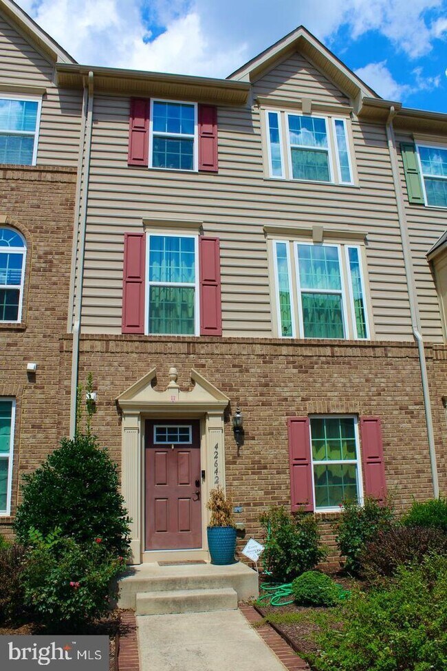 Building Photo - 42642 Burbank Terrace