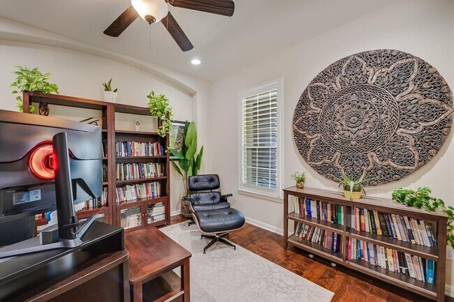 Building Photo - 18120 Lipan Apache Cove
