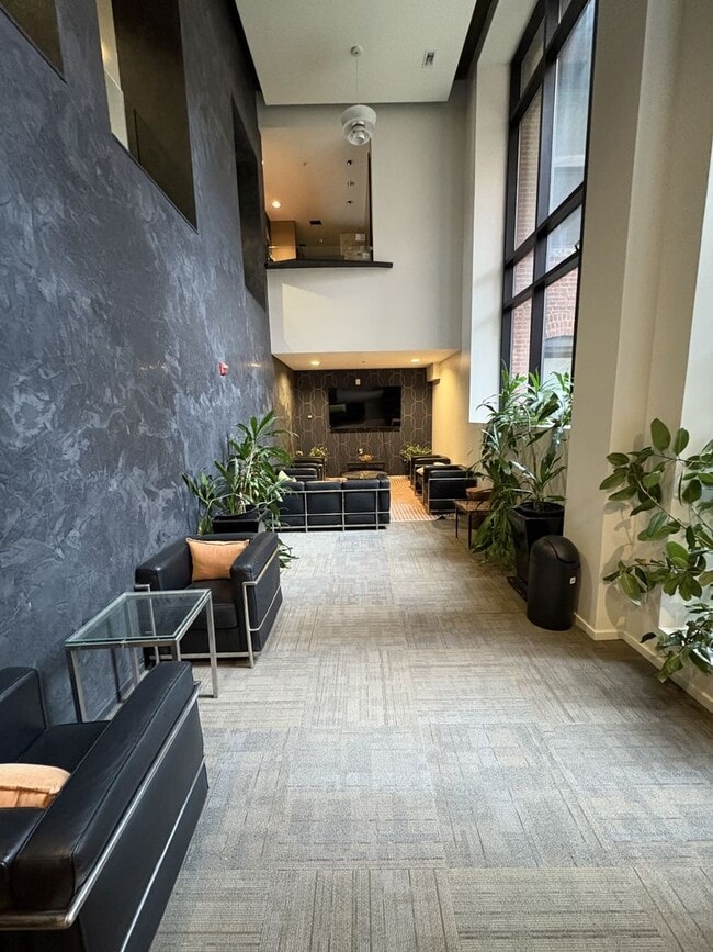 Building Photo - Spacious and Lovely Fed Hill 2bd/2ba Condo with CAC, W/D and more!