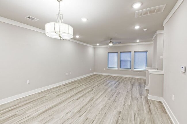 Building Photo - 3313 Wynwood Dr
