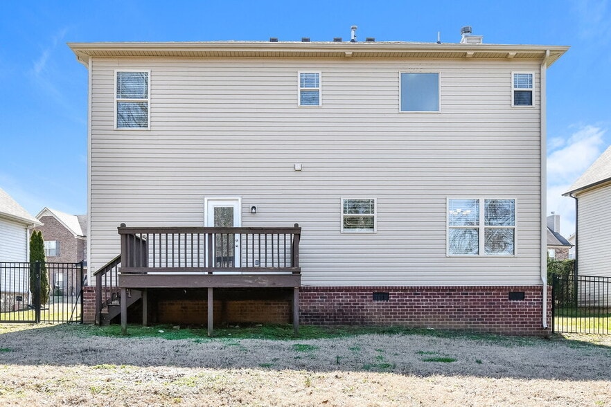 Building Photo - 6465 Paddington Way