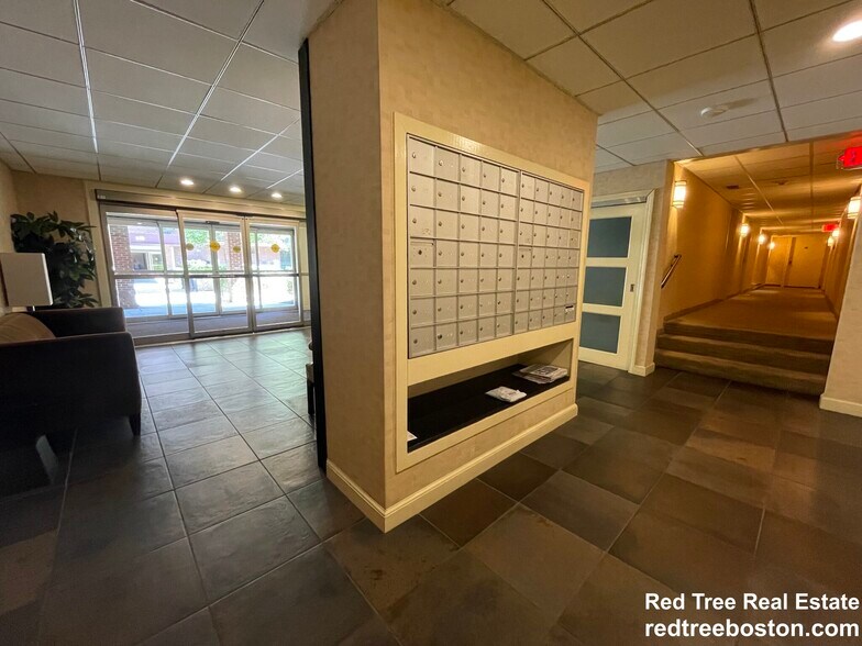 Building Photo - 125 Pleasant St