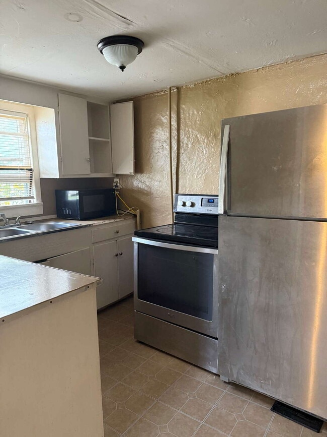 Building Photo - One Bedroom Apartment Close to 410 & 87