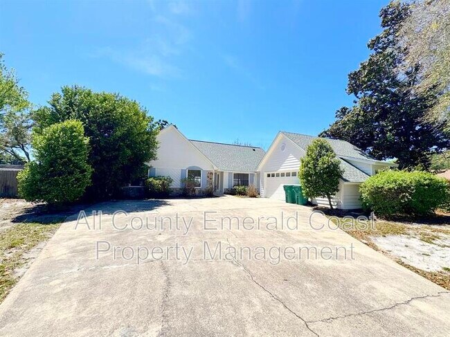 Building Photo - 710 Swan Ln