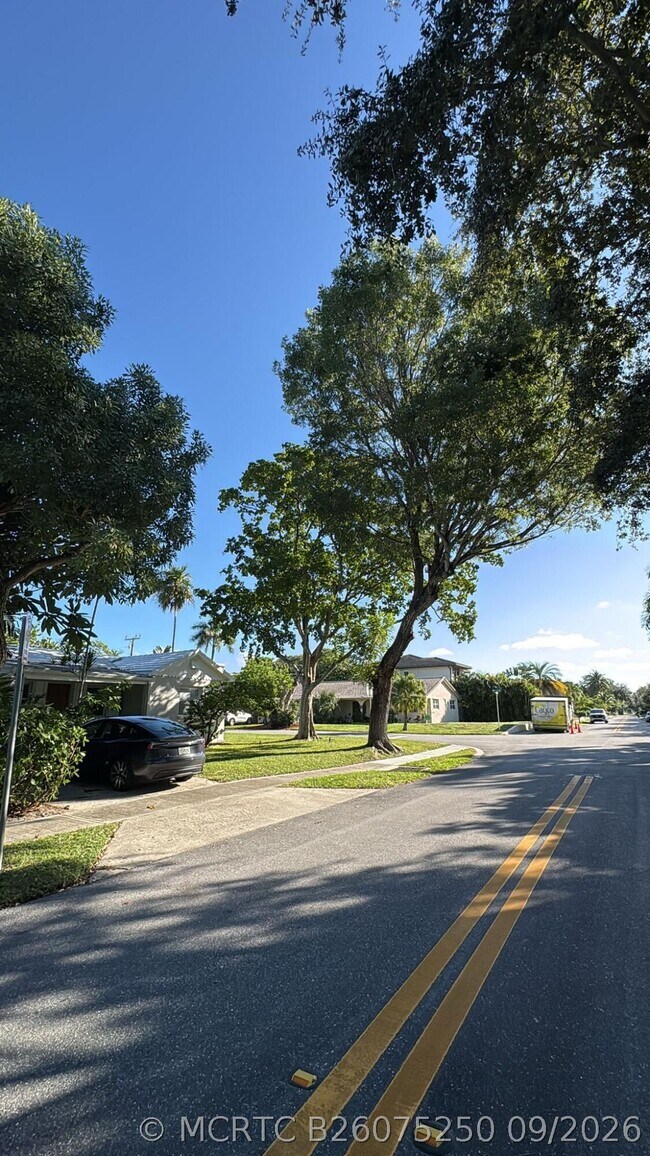 Building Photo - 291 E Boca Raton Rd