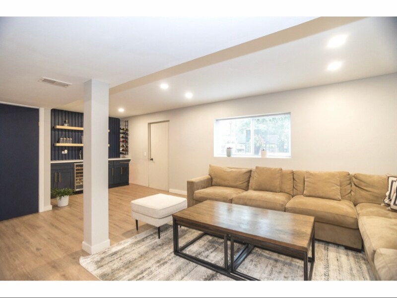 Building Photo - 726 Lawler Ave