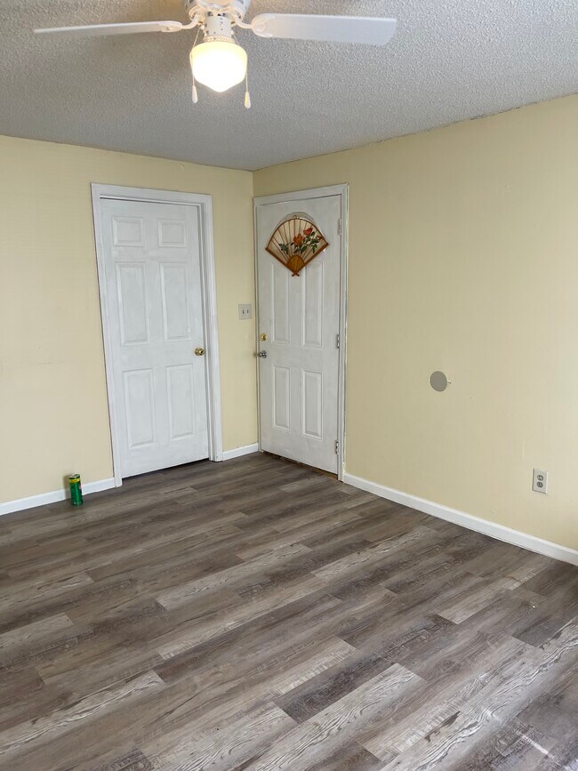 Building Photo - 1028 Simmons Dr