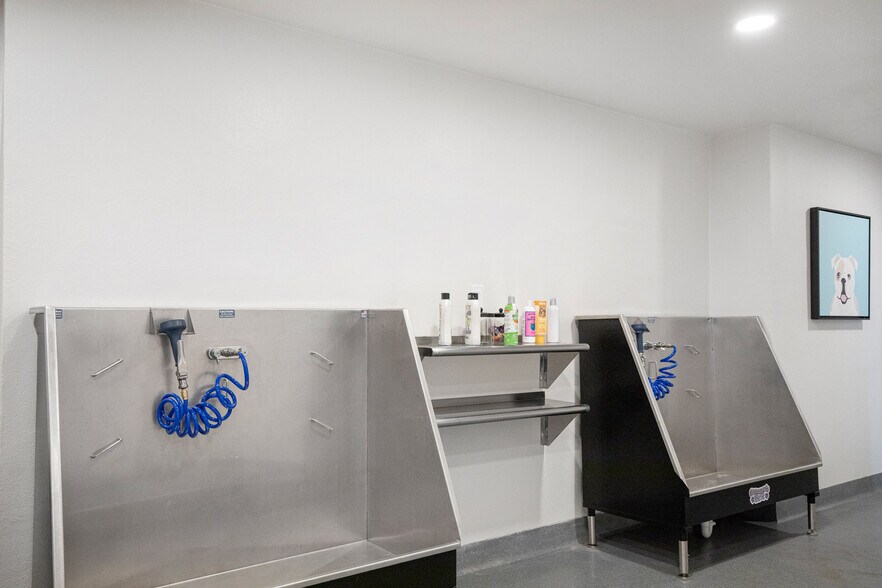 Building Photo - 360 The Village