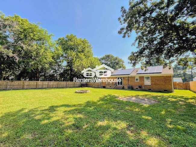 Building Photo - 2404 Haywood Ave