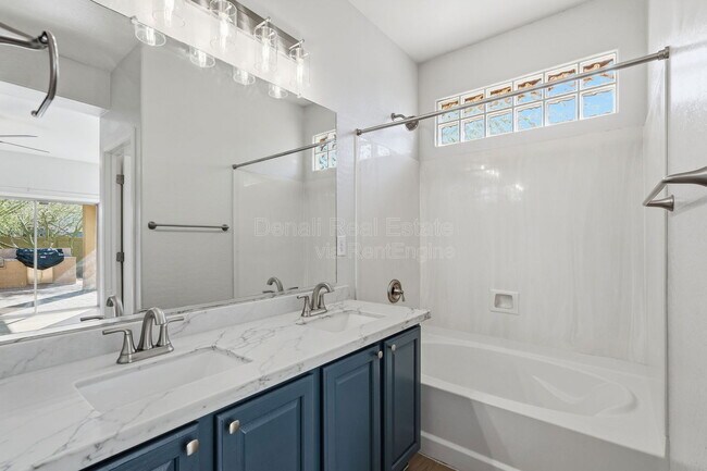 Building Photo - 1711 W Twain Ct