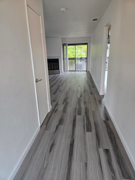 Building Photo - 3033 Estepa Dr