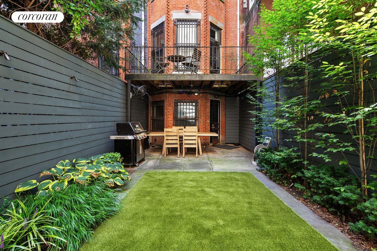 Building Photo - 165 W 126th St