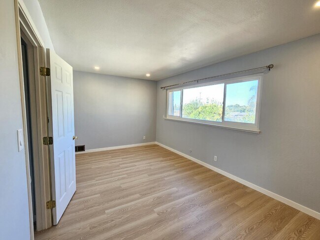 Building Photo - 2055 Aldengate Way