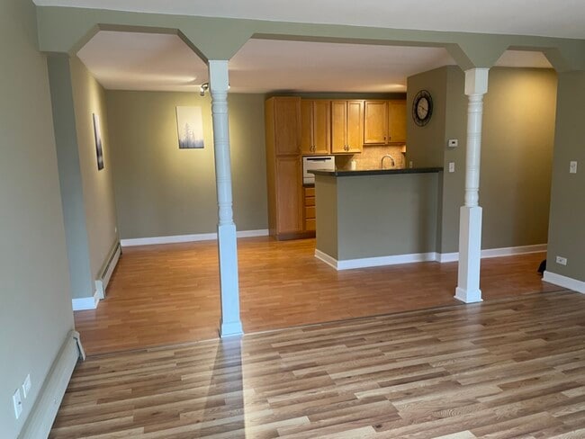 Building Photo - 16W481 Lake Dr