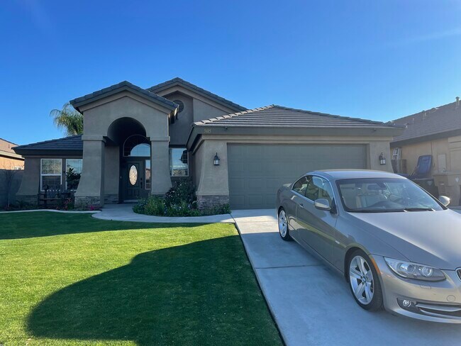 Building Photo - 9415 Godiva Ave
