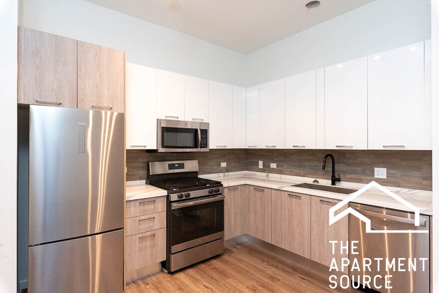 Primary Photo - 2550 S Wabash Ave