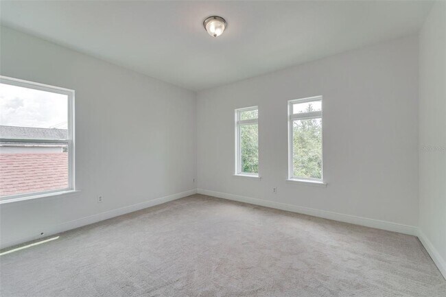 Building Photo - 1933 W Chestnut St