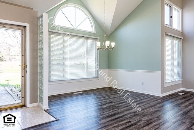 Building Photo - 8218 Fountainhead Dr