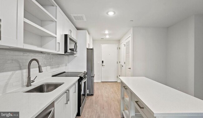 Primary Photo - 3990 Upton St NW