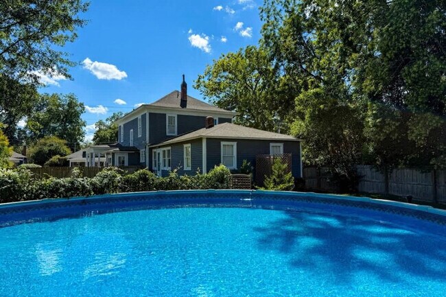 Building Photo - 2ND East Drive-SI ID1496103P