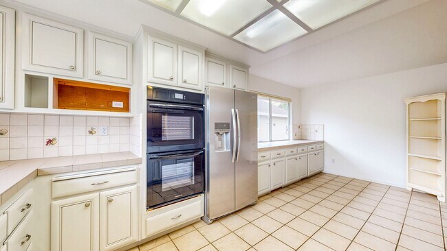Building Photo - 7971 Oakmont Dr