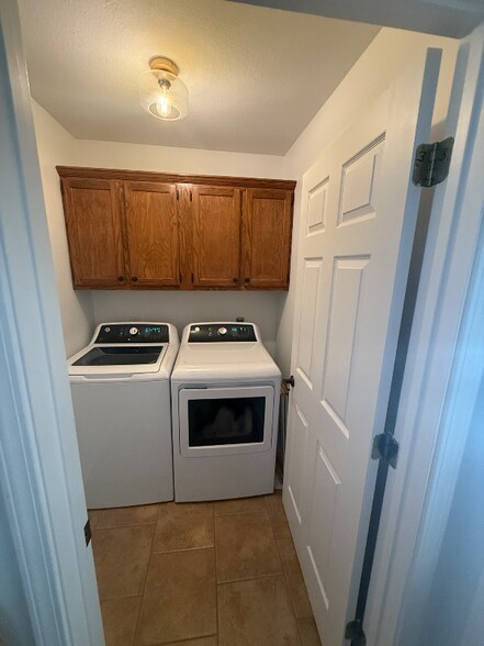 Building Photo - 103 Sandhurst Cir
