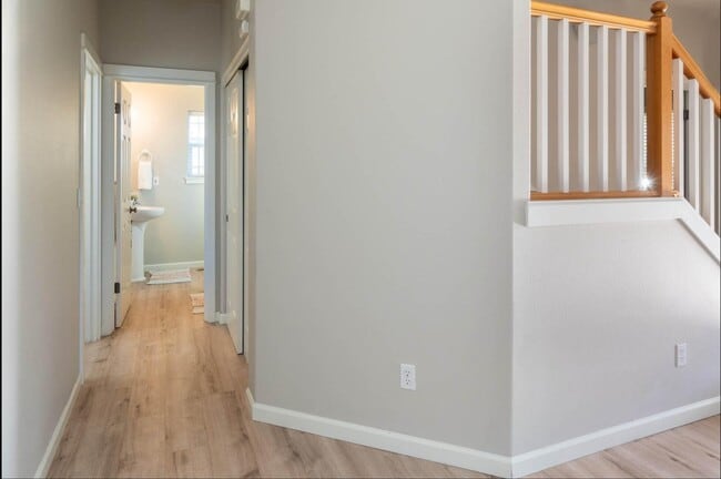 Building Photo - 21328 Oakview Dr