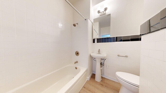 Building Photo - 1060 Bush St