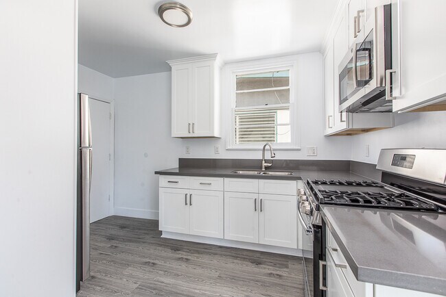 Building Photo - 3807 1/4 W Adams Blvd-