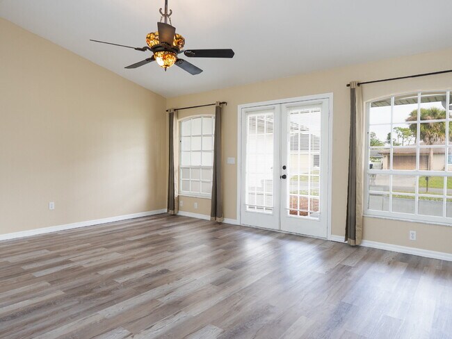 Building Photo - RENT THIS HOME WITH ZERO DEPOSIT